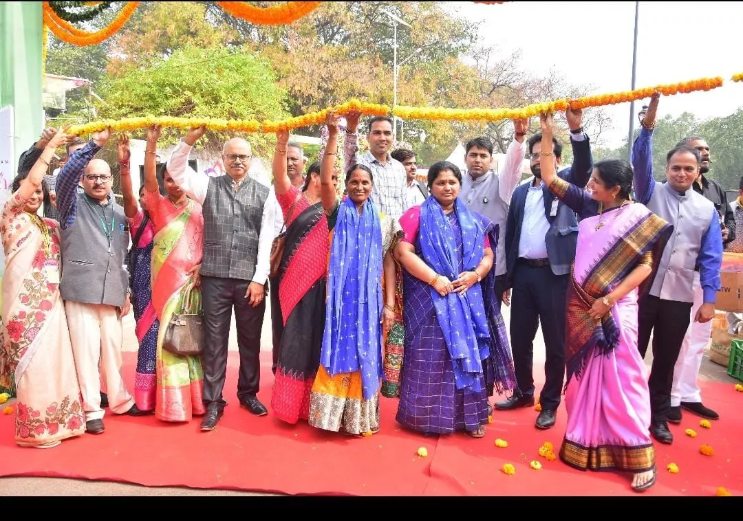 राष्ट्रपति निलयम में पुष्प और बागवानी उत्सव का दृश्य