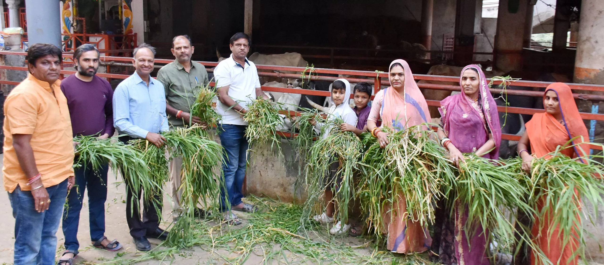 हैदराबाद गौशालाओं में फाल्गुन अमावस्या पर सपरिवार सेवा