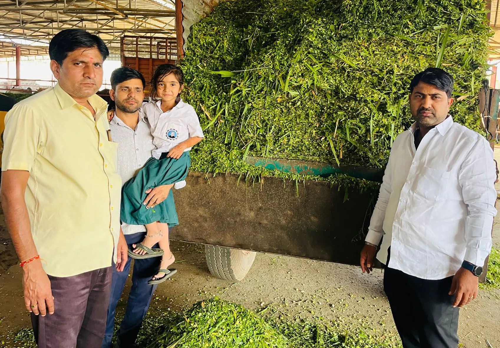 हैदराबाद गौशालाओं में फाल्गुन अमावस्या पर सपरिवार सेवा