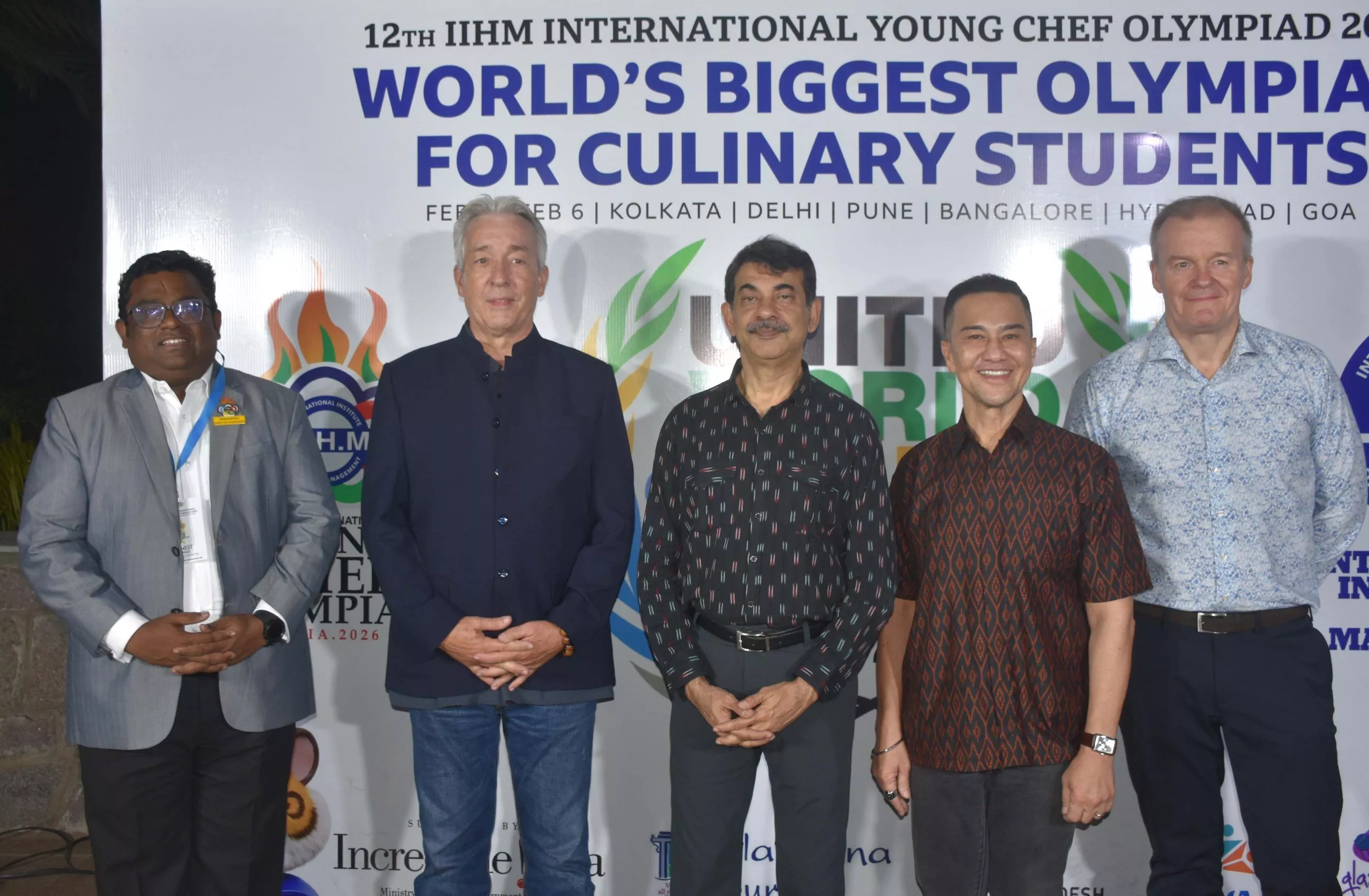 यूडब्ल्यूवाईसी इंटरनेशनल फूड फेस्टिवल में युवा शेफ्स द्वारा पारंपरिक व्यंजन तैयार करते हुए