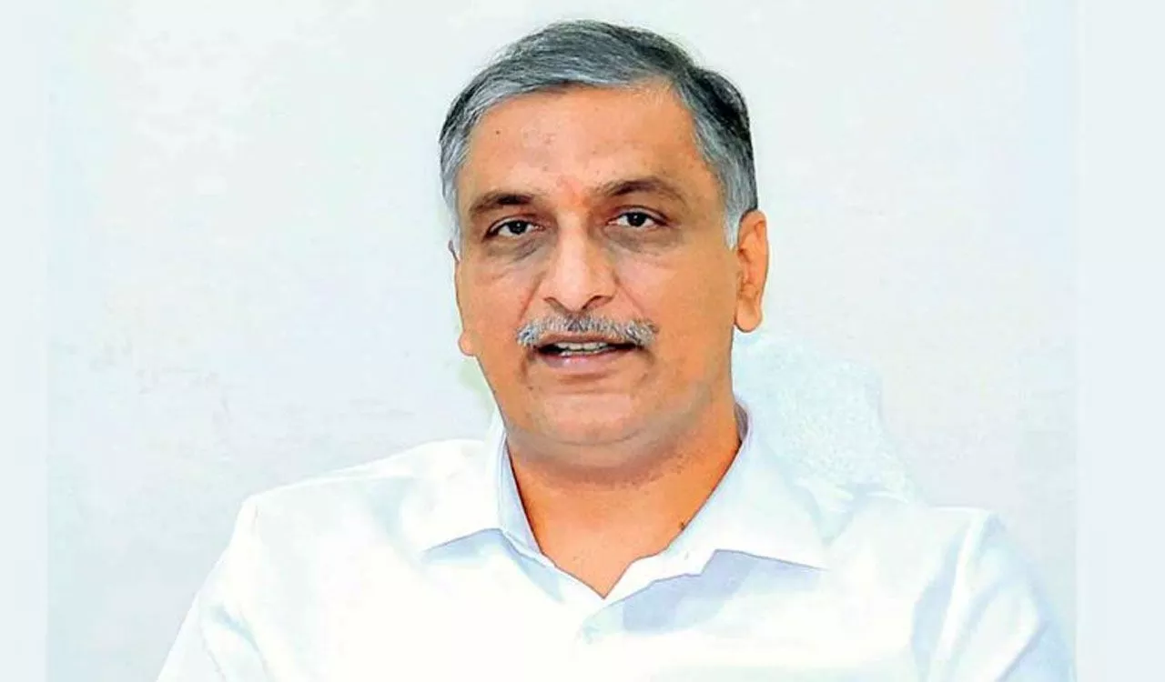 मीडिया से बात करते बीआरएस नेता टी. हरीश राव