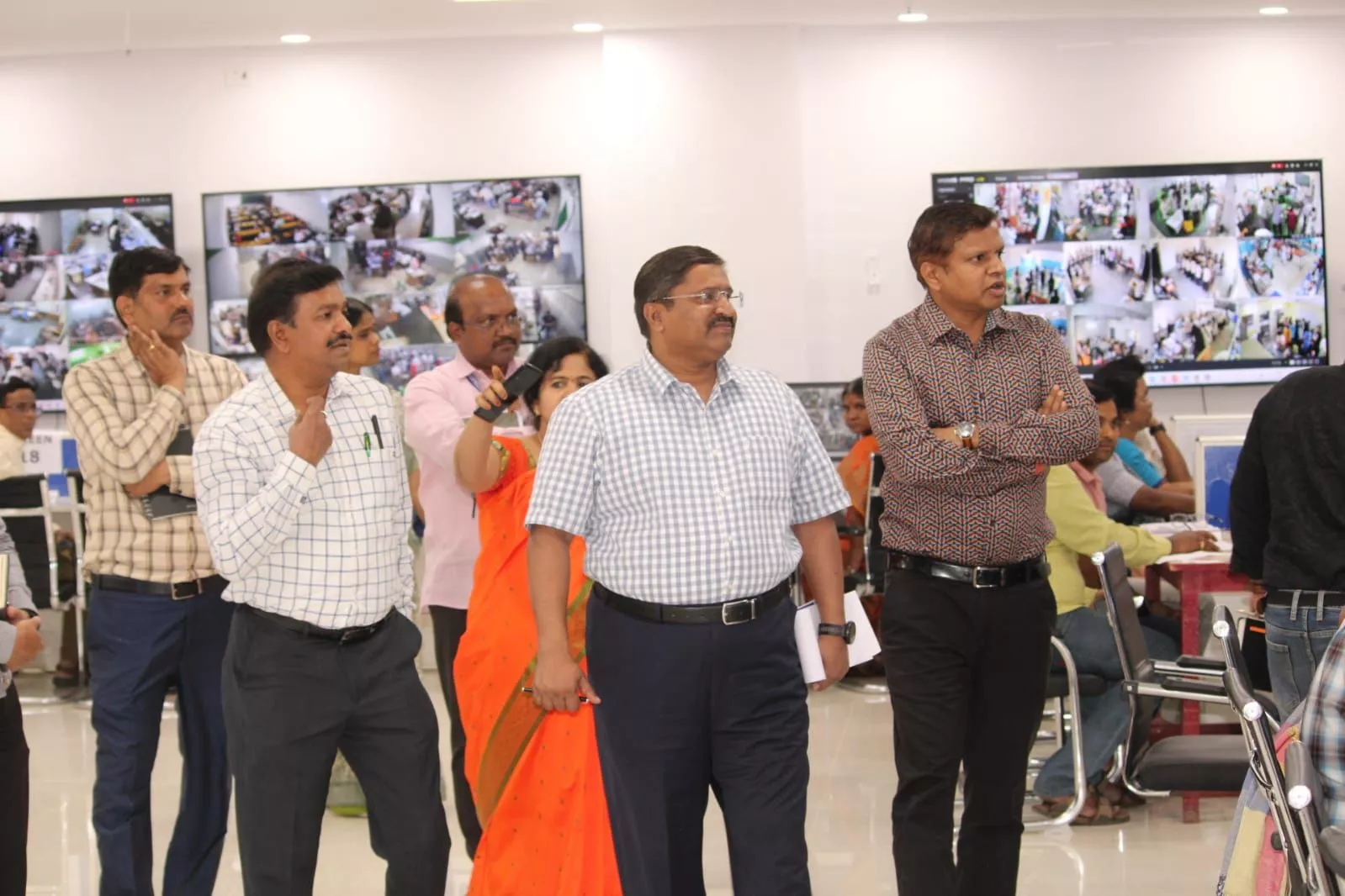 टीजीबीआईई दौरे पर परीक्षा समीक्षा करती सचिव डॉ. ज्योति