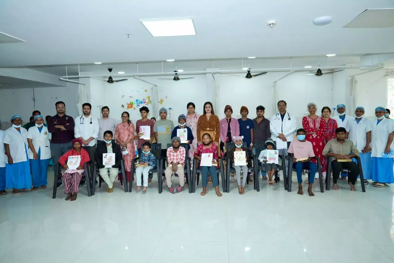 कैंसर पीड़ित बच्चों के लिए निम्स में चित्रकला कार्यक्रम