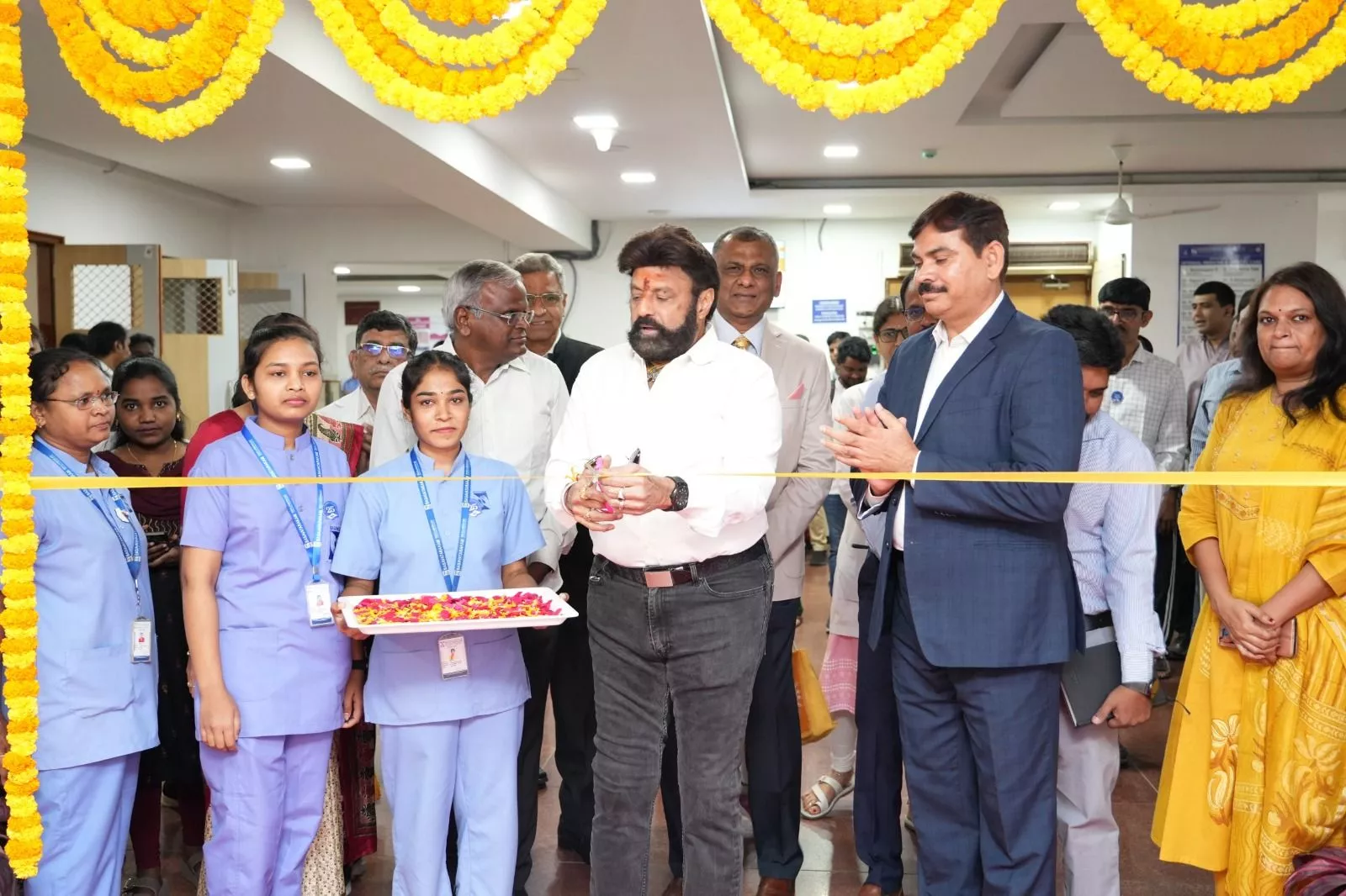 आरोग्यश्री वार्ड का उद्घाटन नंदमुरी बालकृष्ण द्वारा