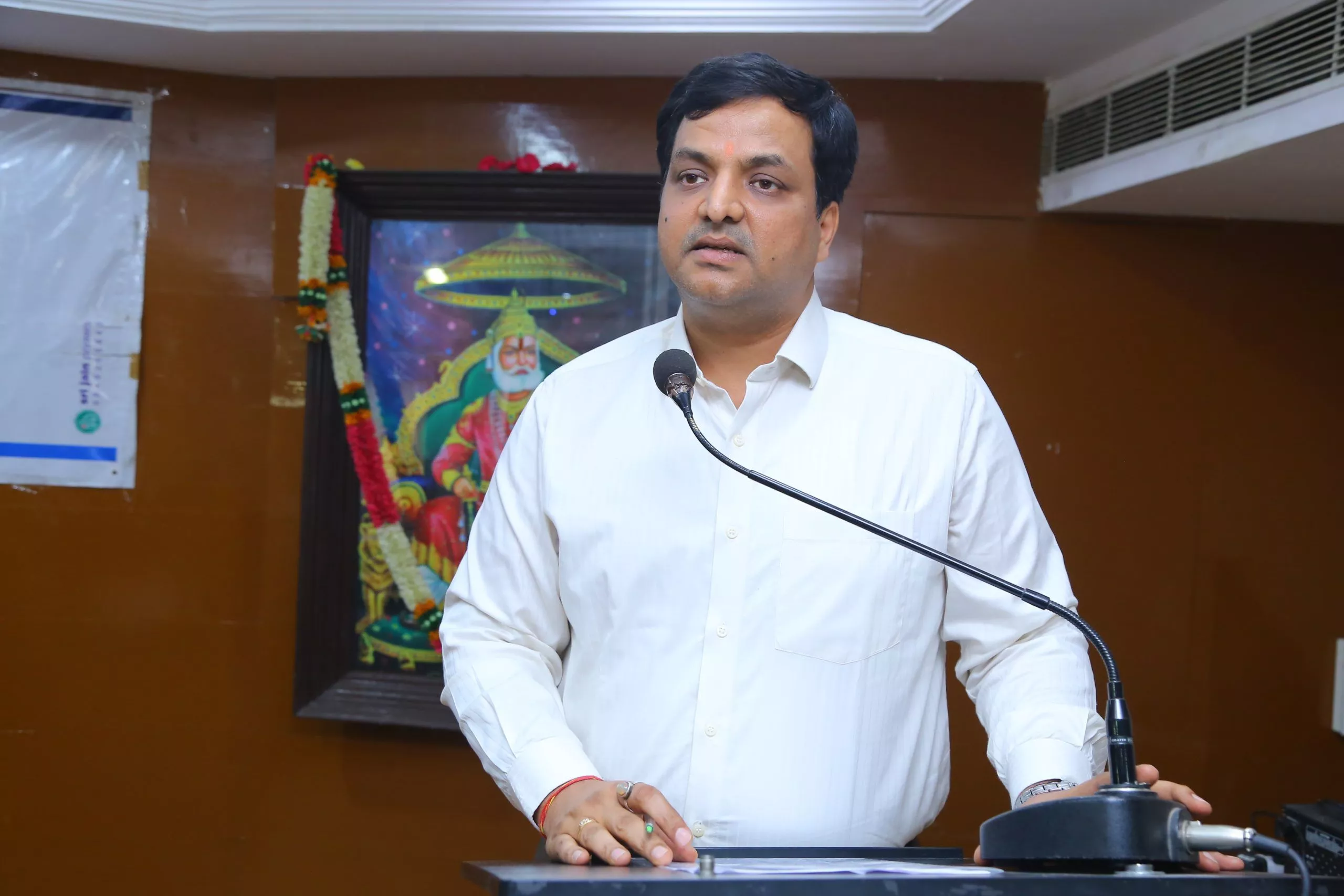 विद्यार्थी व्यक्तित्व विकास व्याख्यान में भाग लेते हुए