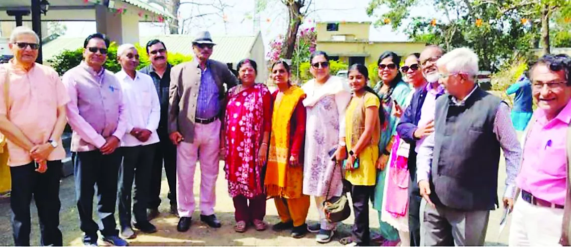 पांजरा बंगला में पर्यावरण जागरूकता कार्यक्रम में ग्रामीण उपस्थित