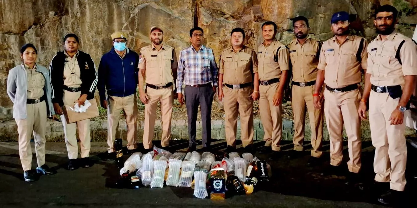 STF ने शमशाबाद एयरपोर्ट रूट पर शराब जब्त की