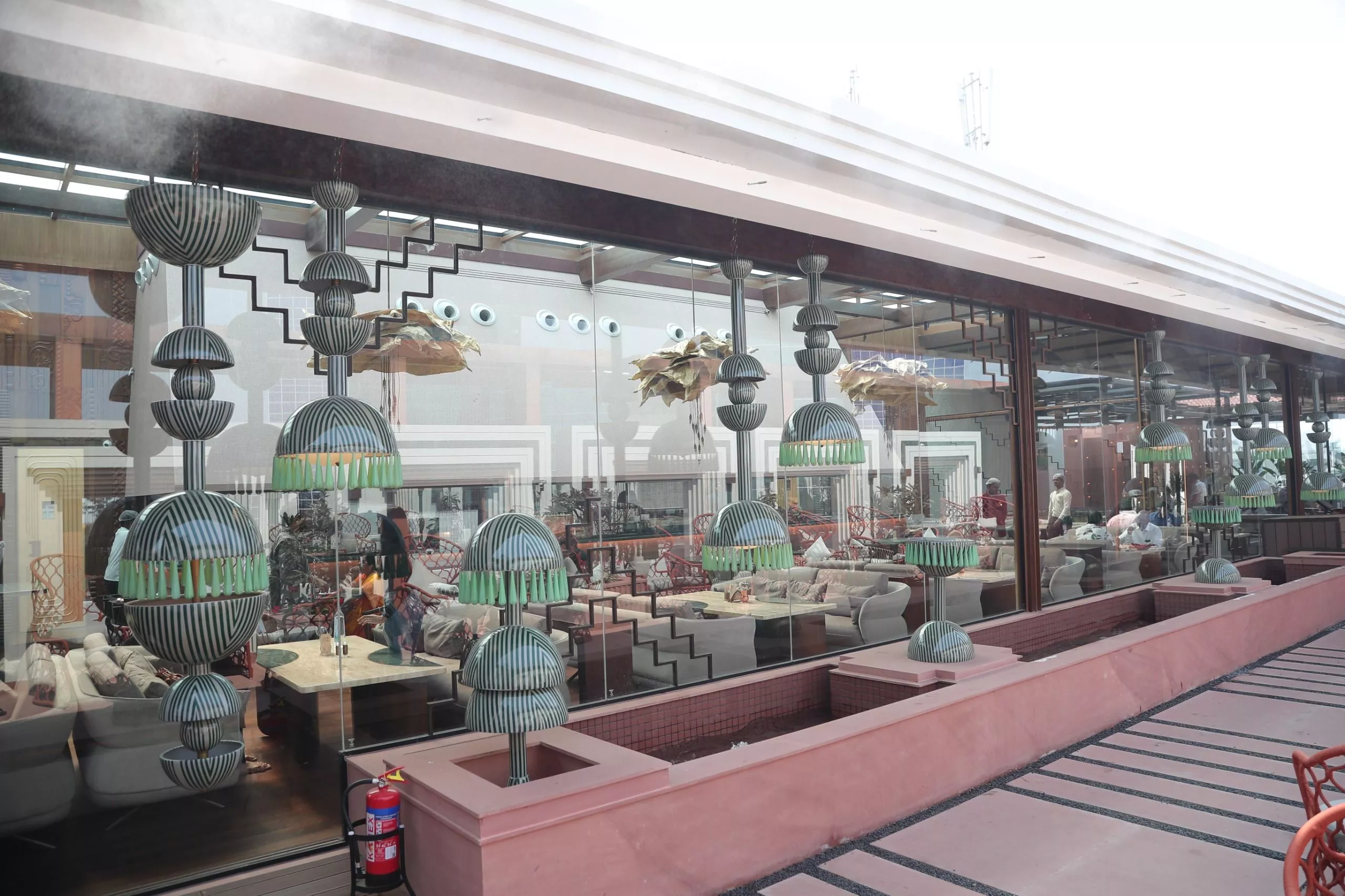  रूफटॉप रेस्टोरेंट