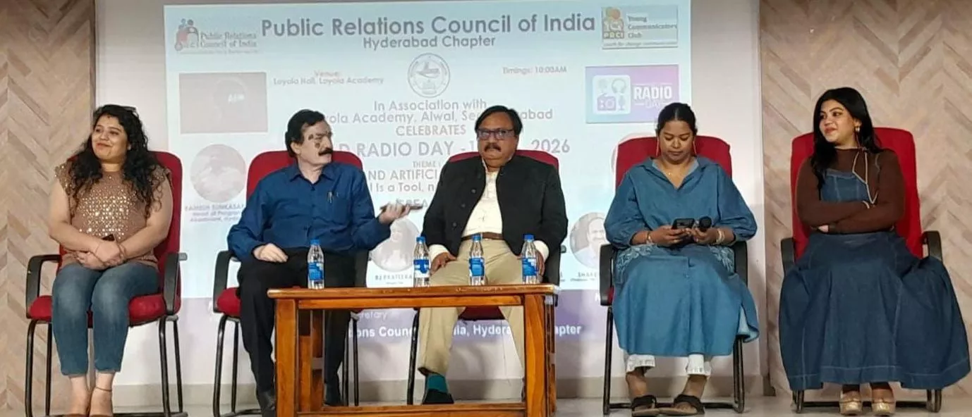 लोयोला अकादमी में विश्व रेडियो दिवस कार्यक्रम का दृश्य