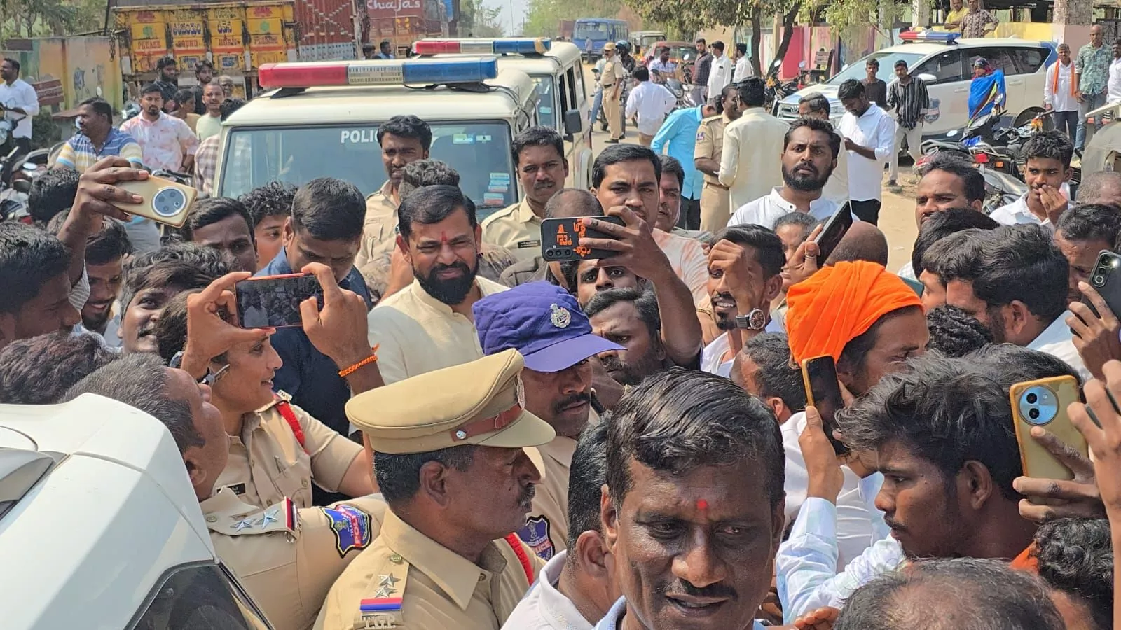 राजा सिंह हिरासत में, बाँसवाड़ा हिंसा का दृश्य