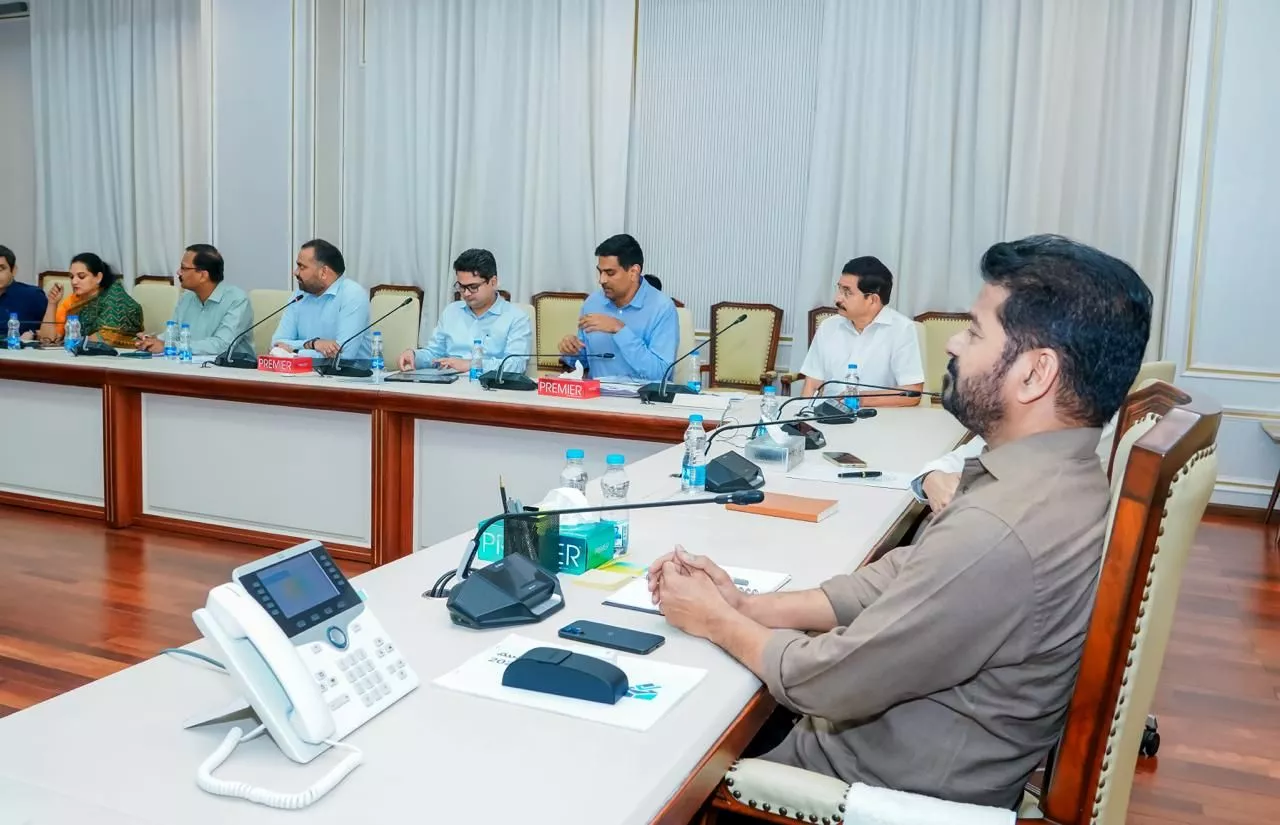 स्वच्छता पर सख्त निर्देश देते सीएम