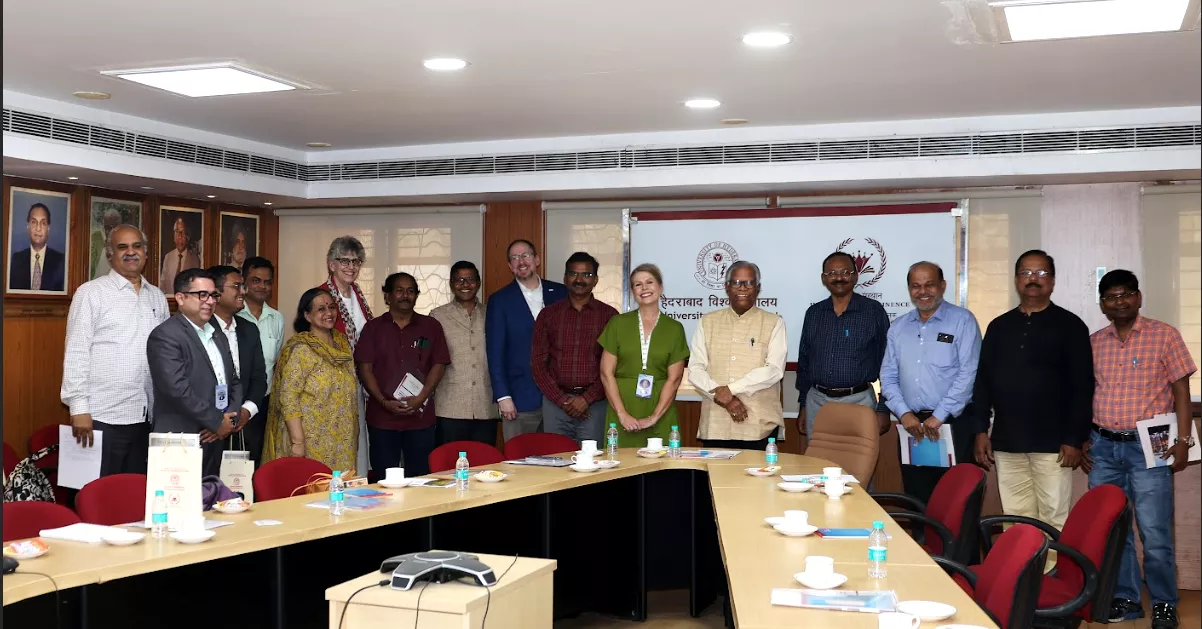 टीसीयू और हैदराबाद विश्वविद्यालय के प्रतिनिधि बैठक में