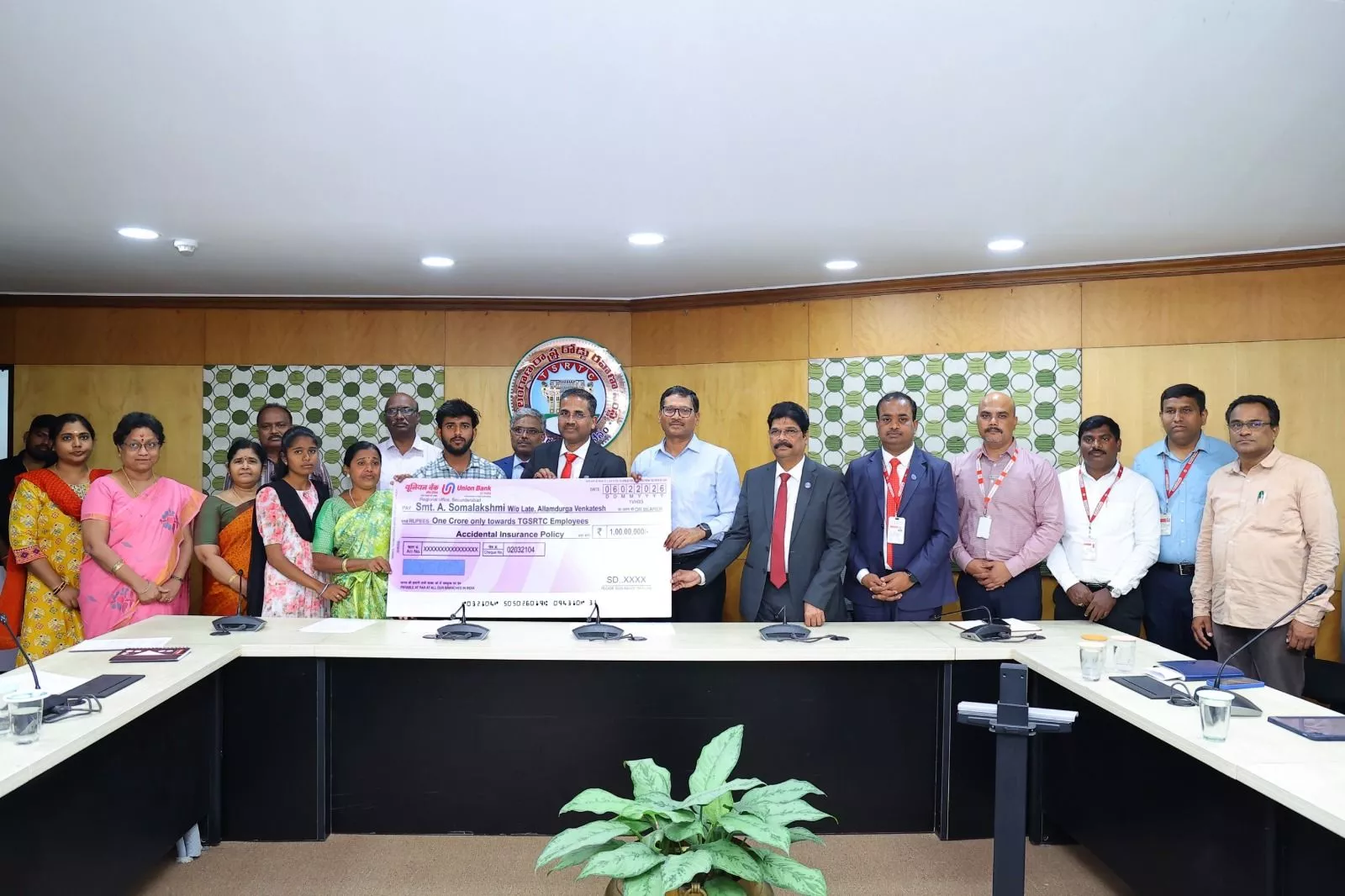 टीजीएसआरटीसी कर्मचारियों के परिवारों को 1-1 करोड़ की मदद