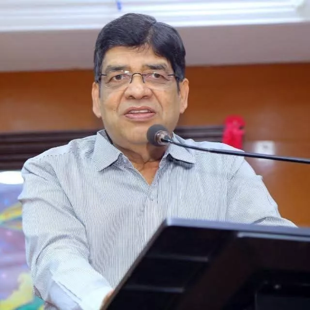 विद्यार्थी व्यक्तित्व विकास व्याख्यान में भाग लेते हुए