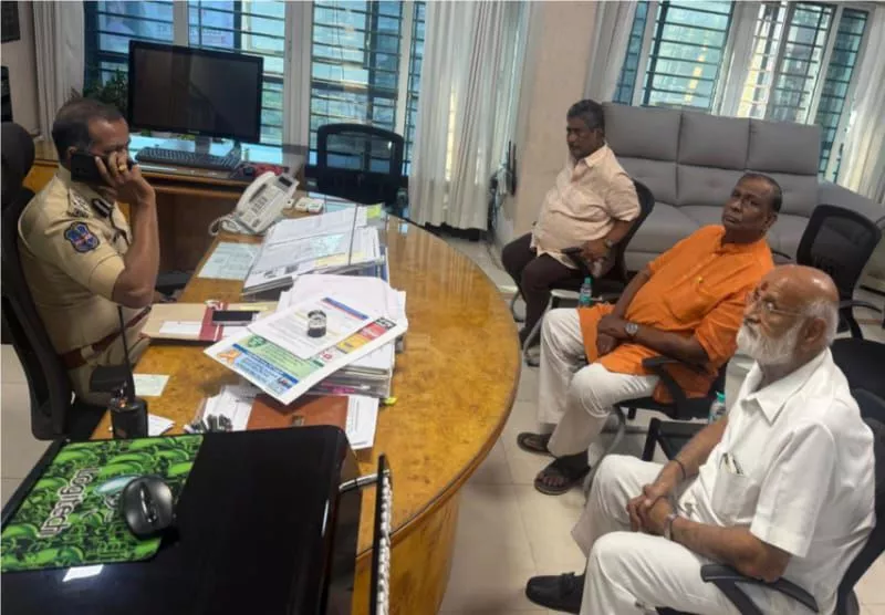 सुल्तान बाजार में फुटपाथ व्यापारियों को मिली राहत