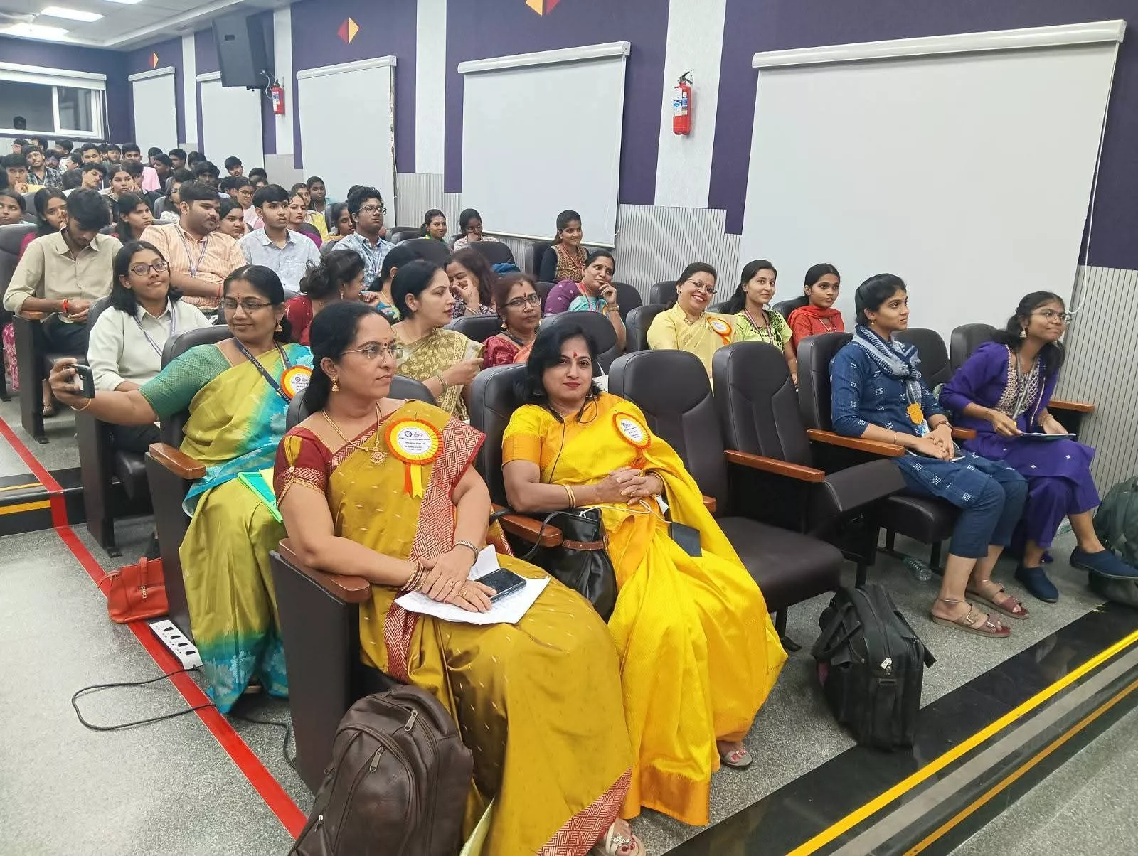 द्वारका दास वैष्णव कॉलेज में पुष्टिमार्ग संगोष्ठी का आयोजन