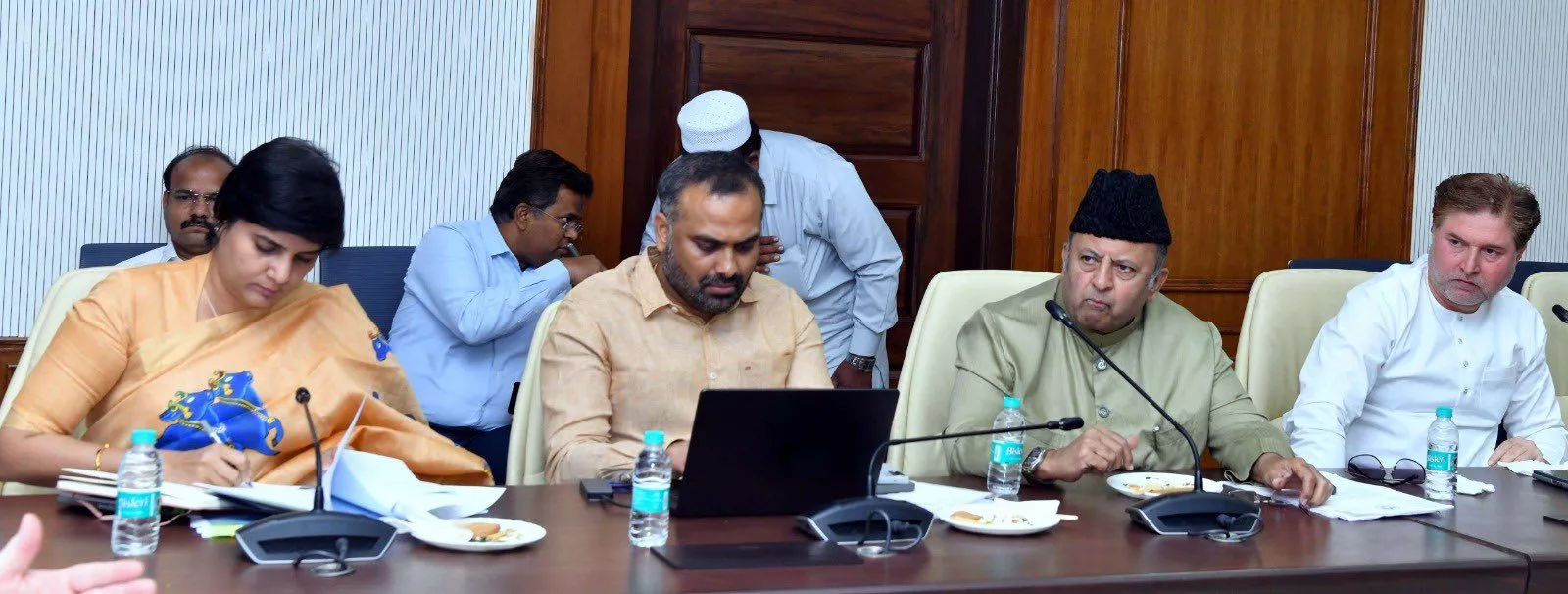 इंदिराम्मा आवास योजना पर अधिकारियों संग समीक्षा बैठक