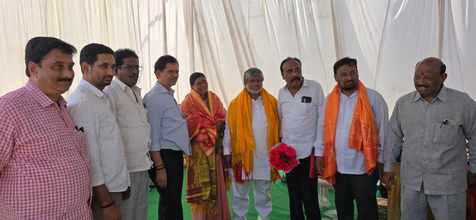 मीडिया बैठक में विकास कार्यों की जानकारी देते उमा रमेश यादव