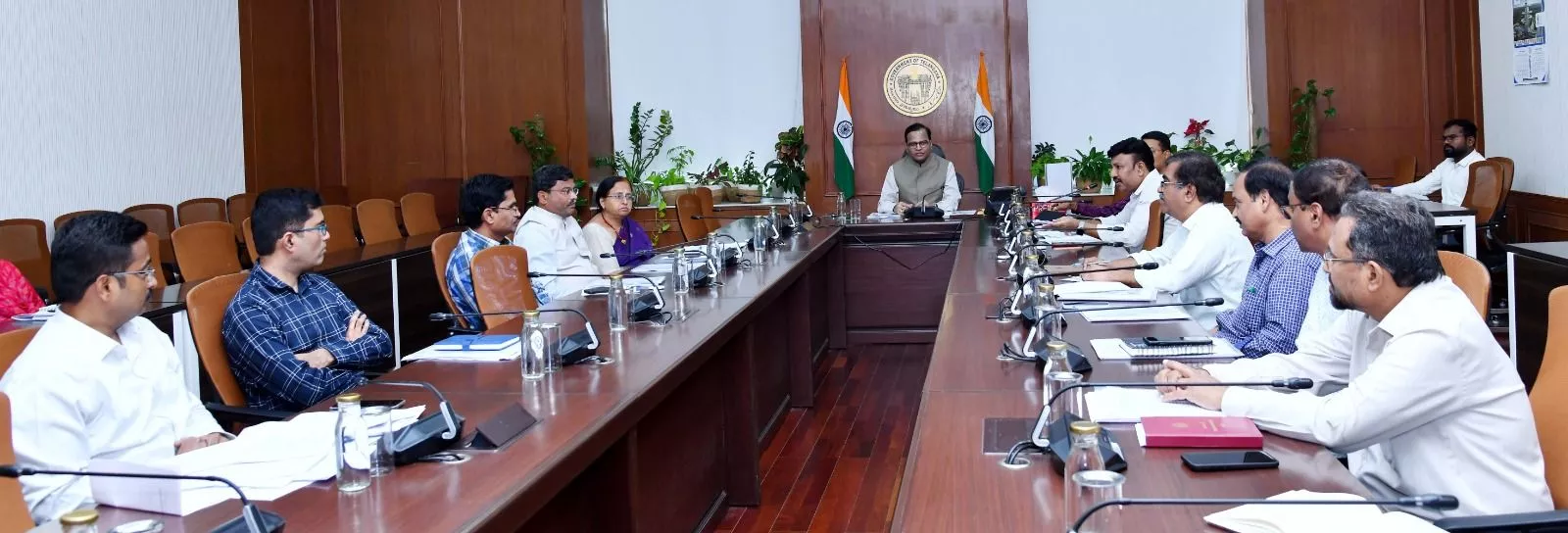 राज्य सचिवालय में ब्रॉडबैंड विस्तार बैठक का दृश्य