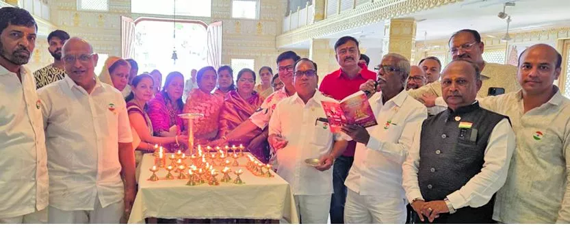 दिगंबर जैन सोशल ग्रुप के पदाधिकारी और अतिथि समारोह में