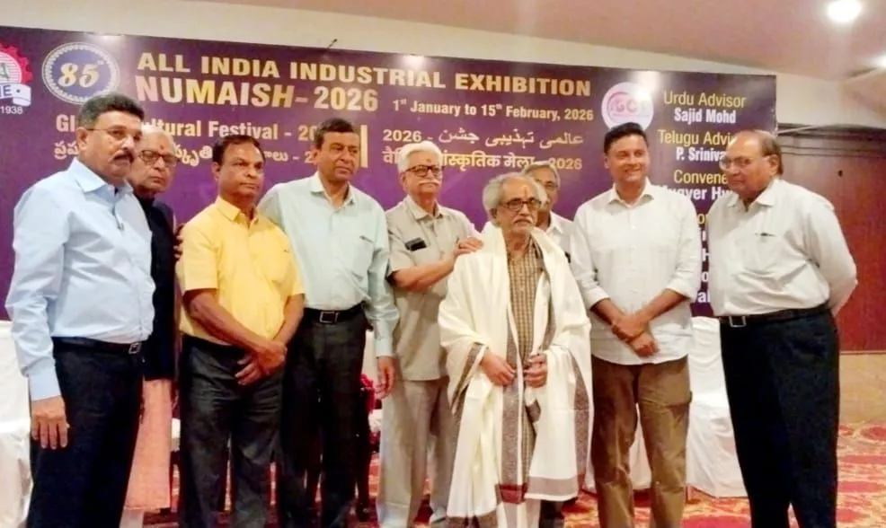 कवि सम्मेलन में सम्मानित कविगण और आयोजकगण