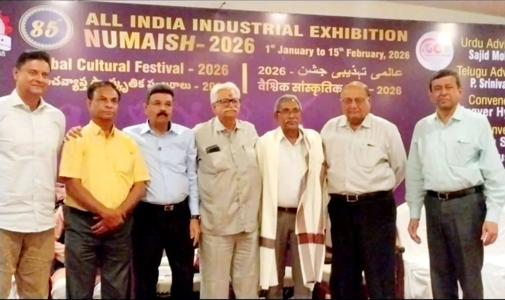 कवि सम्मेलन में सम्मानित कविगण और आयोजकगण