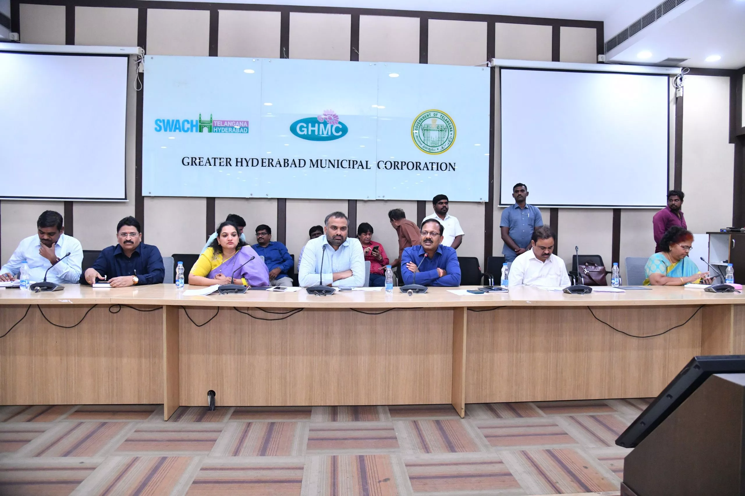 स्वच्छता योजना पर अधिकारियों और कर्मियों की संयुक्त बैठक