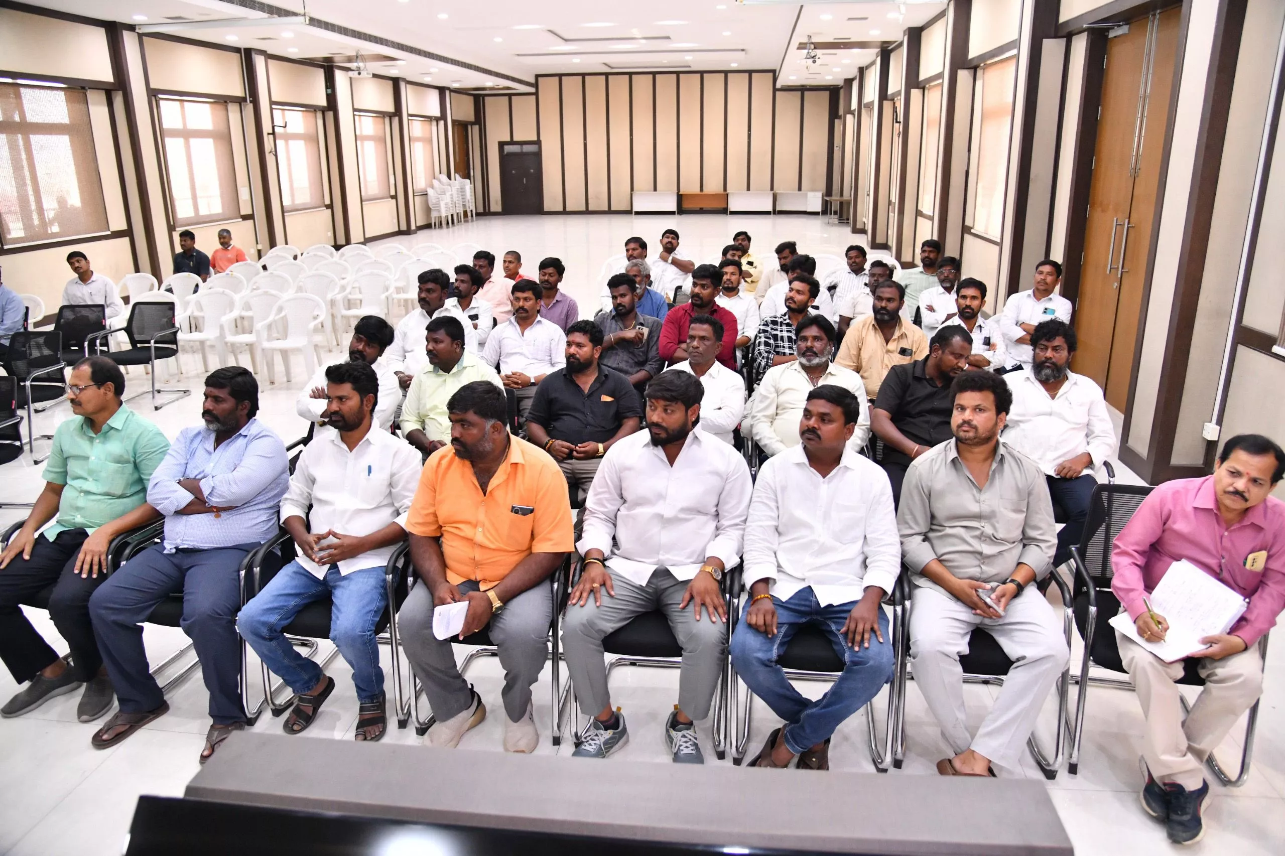 स्वच्छता योजना पर अधिकारियों और कर्मियों की संयुक्त बैठक