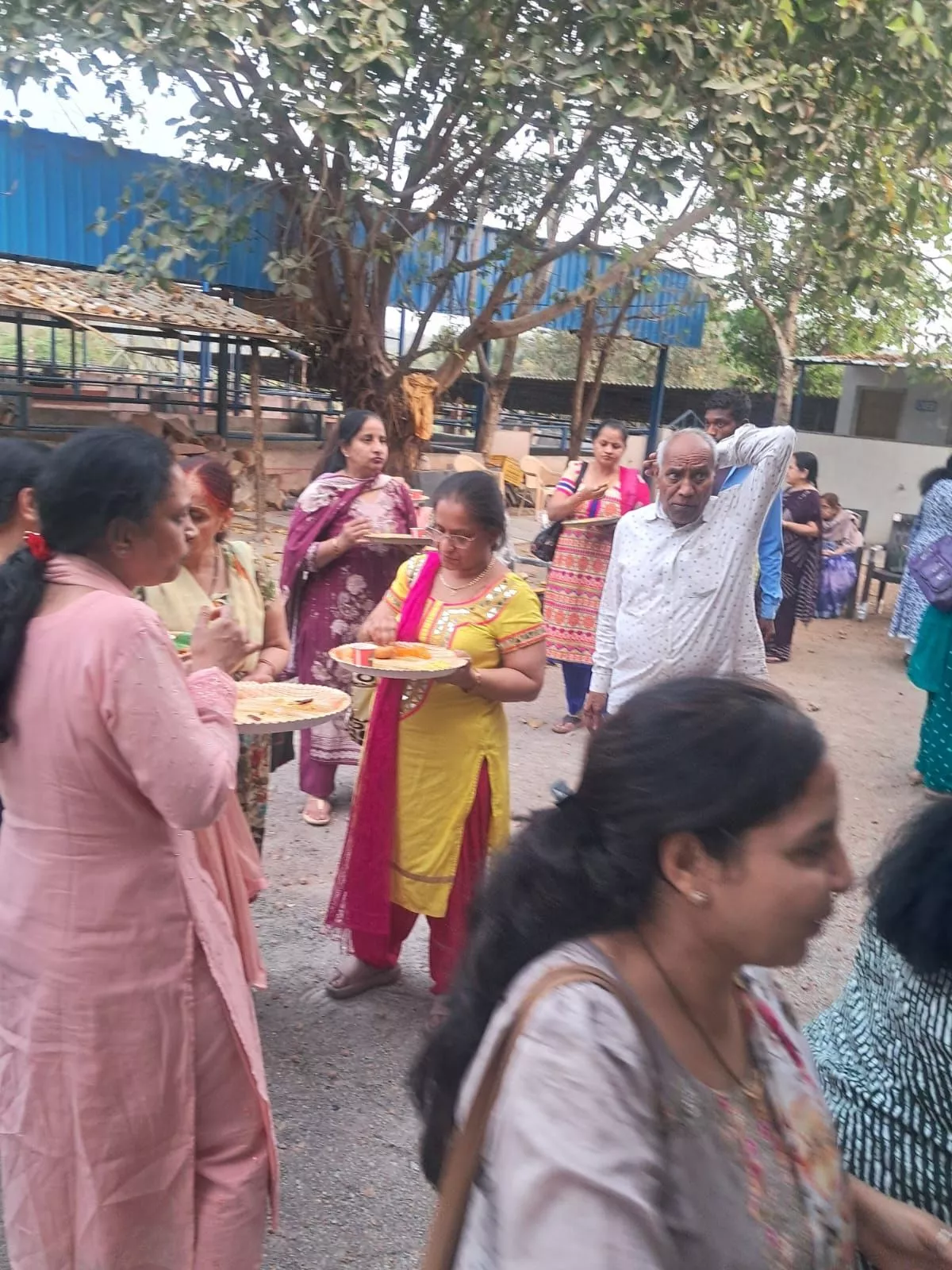 हैदराबाद गौशालाओं में फाल्गुन अमावस्या पर सपरिवार सेवा