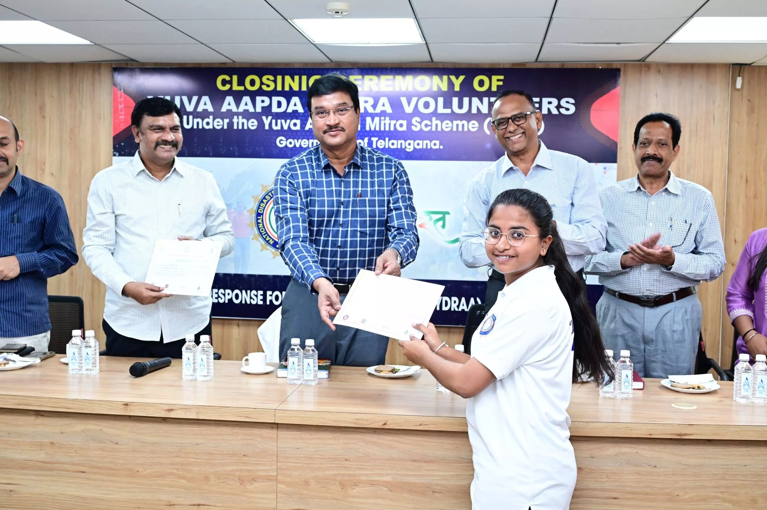 हैद्रा प्रशिक्षण कार्यक्रम में युवा स्वयंसेवकों को प्रमाण पत्र वितरित