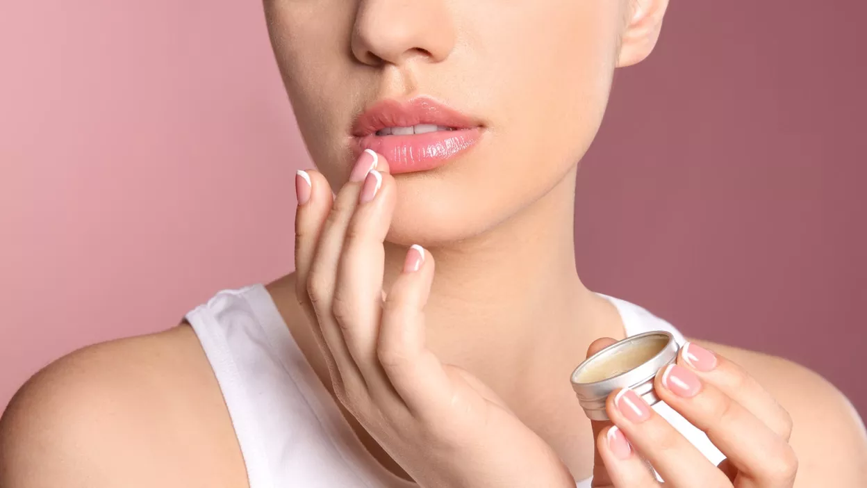 फटे और डार्क होंठों से पाएं छुटकारा।