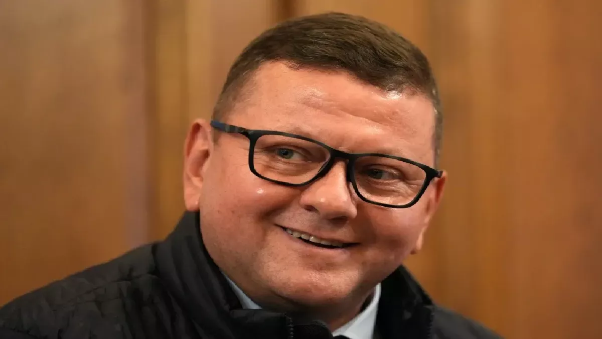 यूक्रेन के पूर्व सेना प्रमुख Valerii Zaluzhnyi ने राष्ट्रपति Volodymyr Zelenskyy के साथ अपने रणनीतिक और राजनीतिक मतभेदों का खुलासा किया।