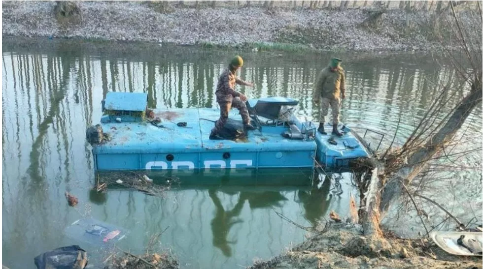 श्रीनगर में सीआरपीएफ वाहन दुर्घटना में घायल जवान