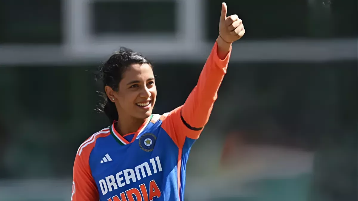 एडिलेड में बल्लेबाजी करती स्मृति मंधाना