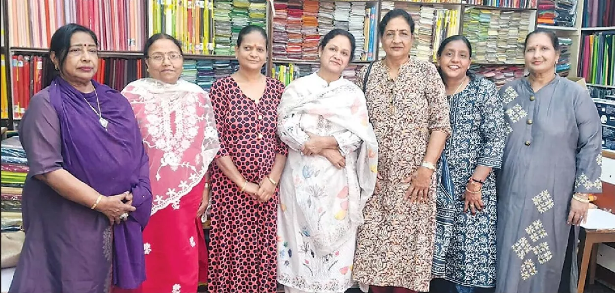 अग्र महिला मंच की बैठक में उपस्थित सदस्याएं