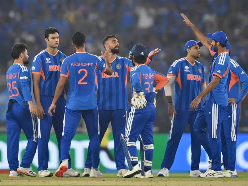 टी20 मैच में भारतीय बल्लेबाज तैयारी करते हुए