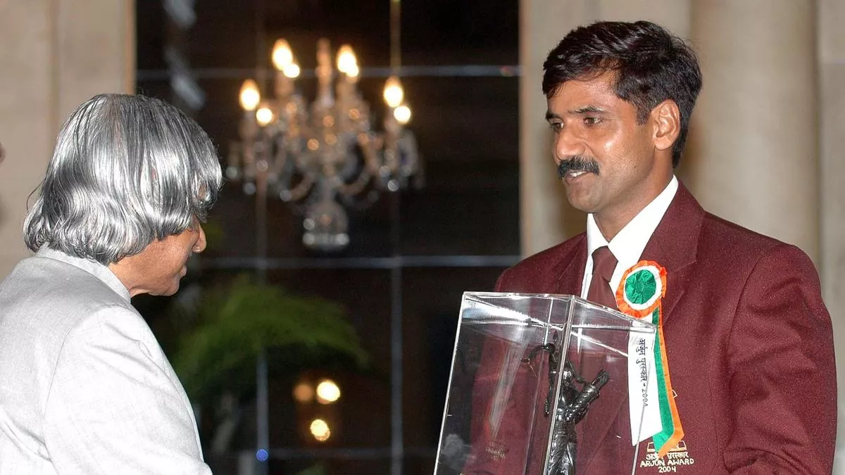 अर्जुन पुरस्कार विजेता मेजर जनरल का आयातित प्रतियोगिता घोड़ा