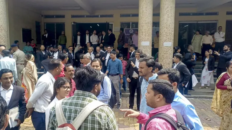 बम धमकी के बाद खाली कराया गया अदालत परिसर