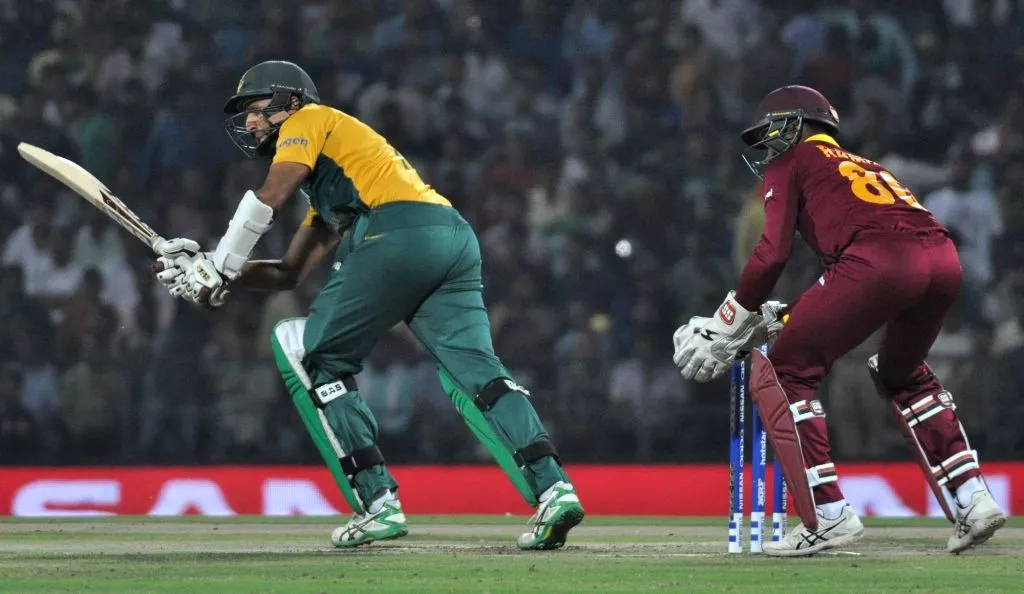दक्षिण अफ्रीका और वेस्टइंडीज के खिलाड़ी मैच के दौरान