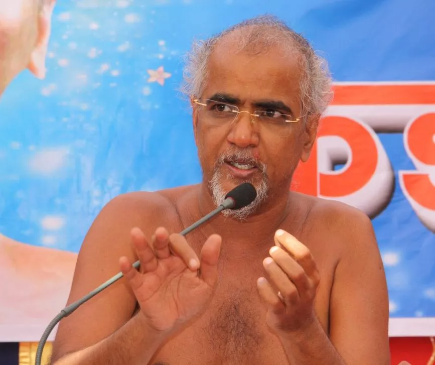 मुस्कुराओ और क्रोध छोड़ो: सुखी जीवन का सरल सूत्र