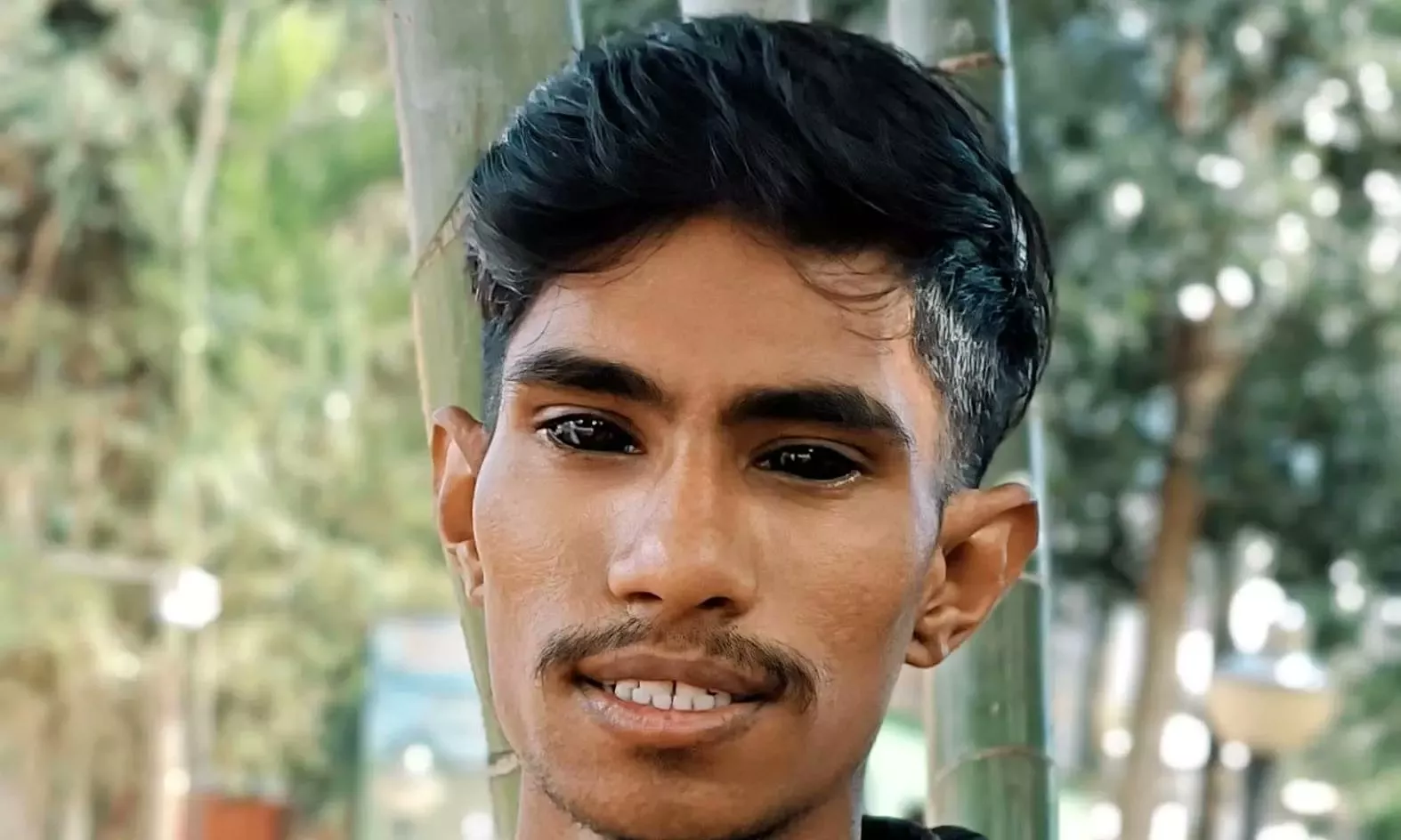 आईबॉल टैटू बनवाने वाला विशाखापट्टनम का युवक