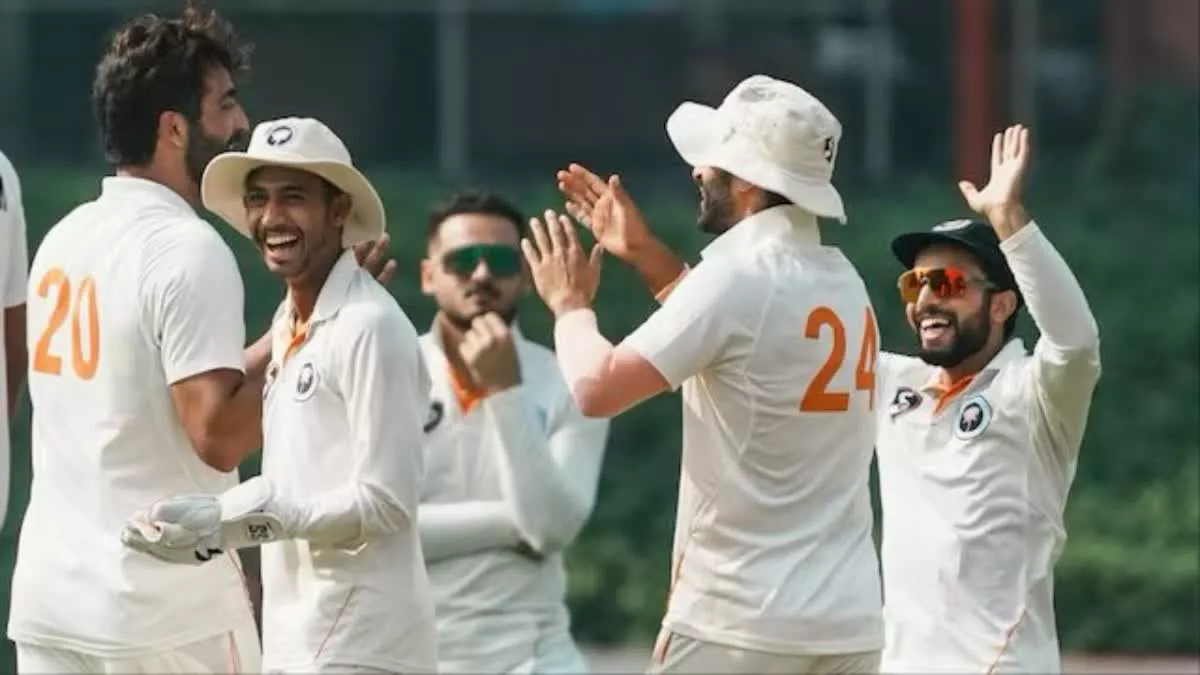 रणजी ट्रॉफी सेमीफाइनल में जम्मू-कश्मीर और उत्तराखंड की टीमें दिग्गजों को हराकर फाइनल में जगह बनाने की कोशिश में।