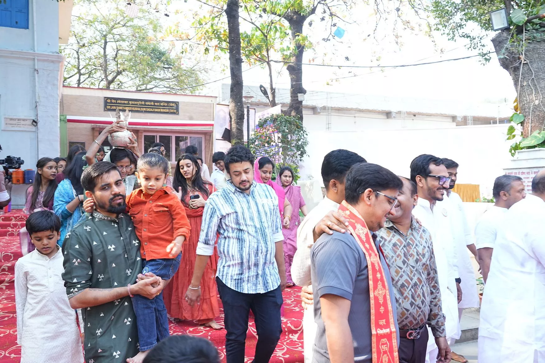 दादा गुरुदेव की श्रद्धांजलि में भक्त मेला और भक्ति कार्यक्रम