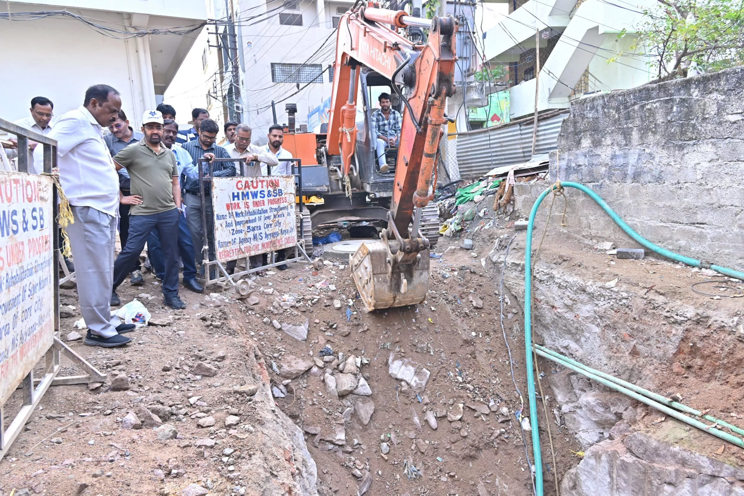 बस्ती बाटा कार्यक्रम में अशोक रेड्डी का सीवरेज निरीक्षण