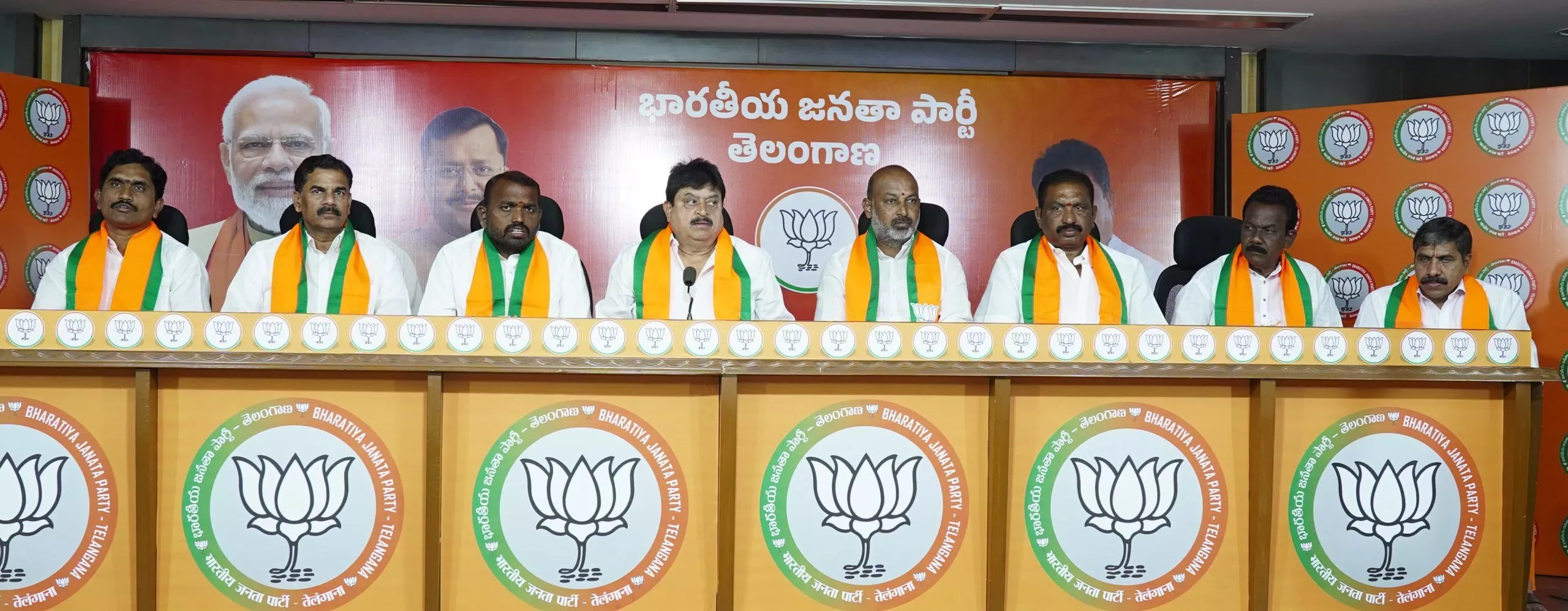 भाजपा नेताओं की बैठक में संबोधित करते बंडी संजय