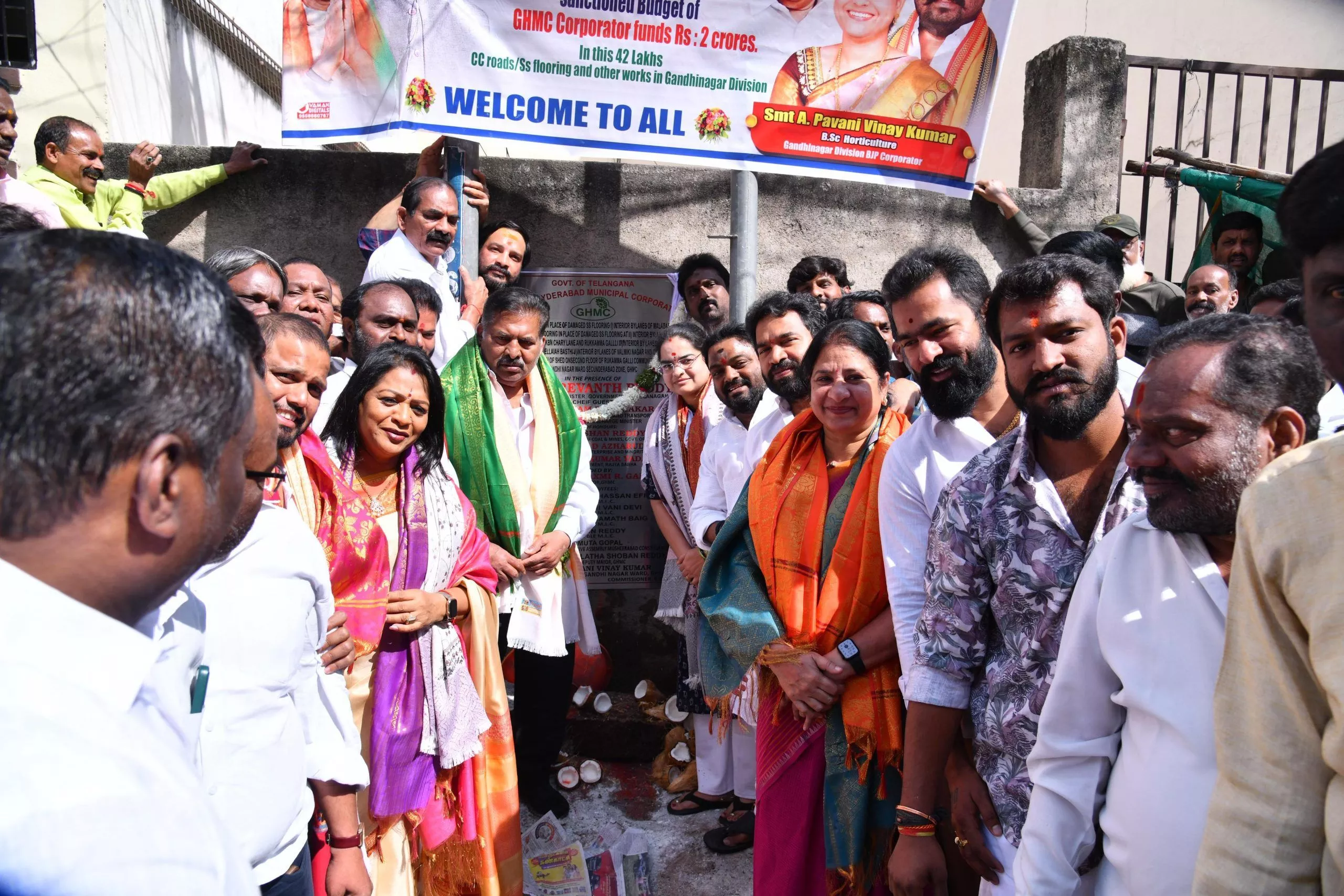 मुशीराबाद में विकास कार्यों का उद्घाटन करती महापौर