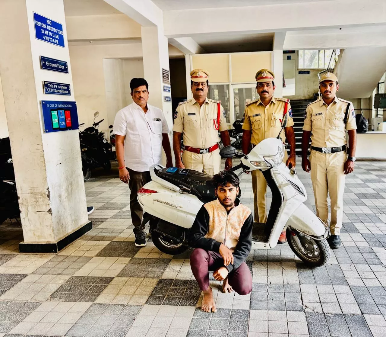 कुकटपल्ली पुलिस ने वाहन चोर को गिरफ्तार किया