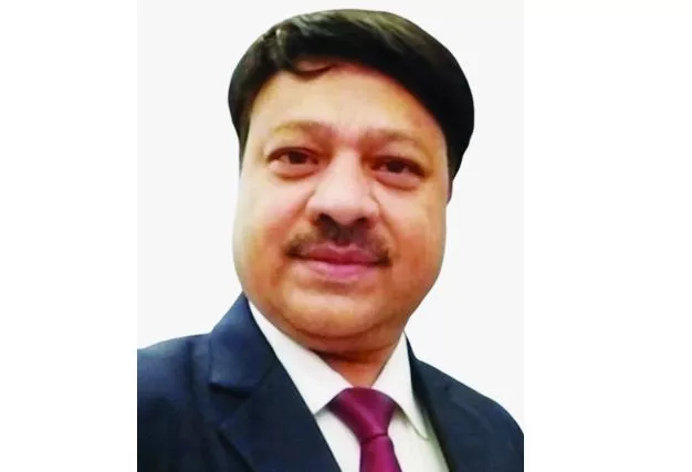 मस्जिद मरम्मत के दौरान सहयोग करते स्थानीय लोग