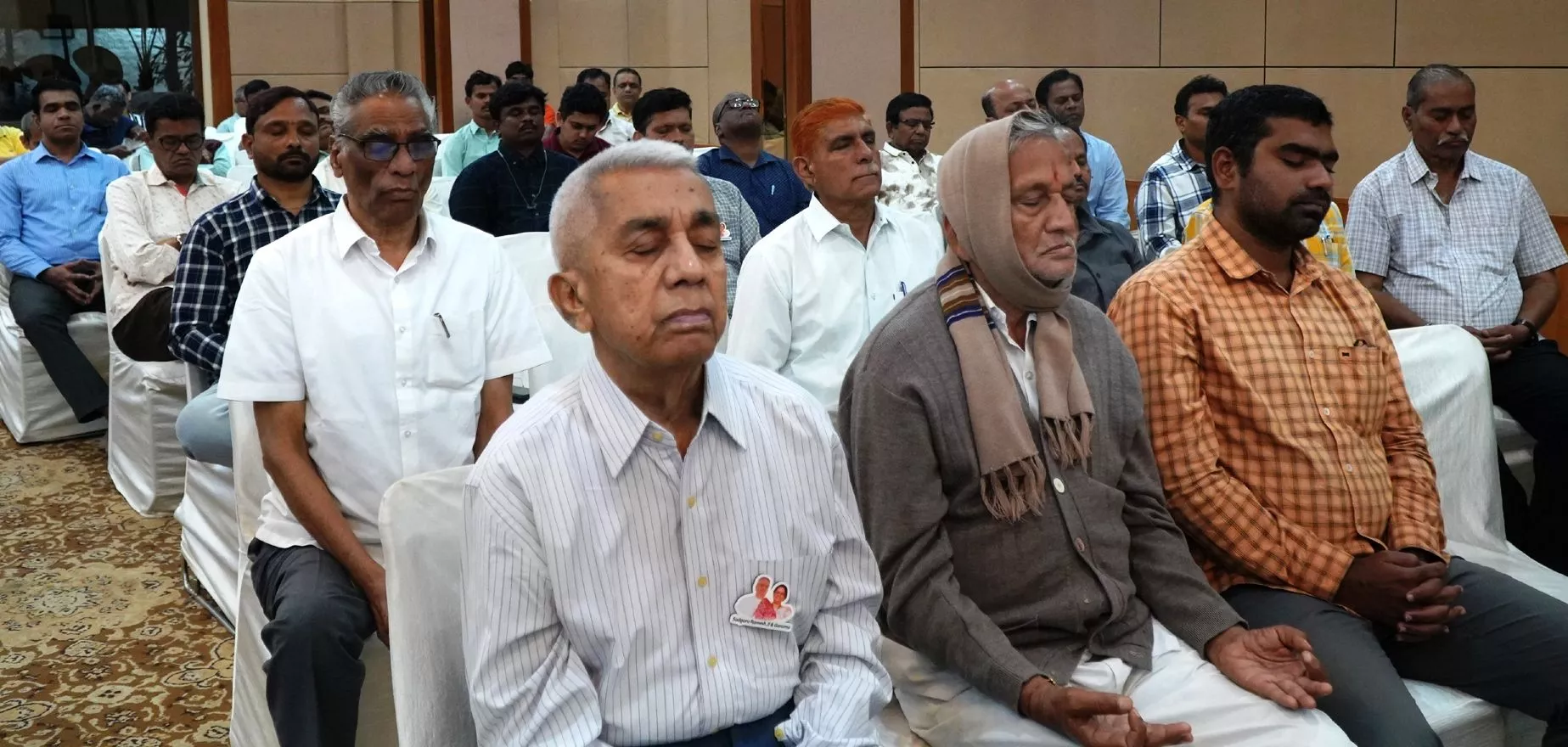 महाशिवरात्रि सत्संग में आध्यात्मिक प्रवचन देते संत