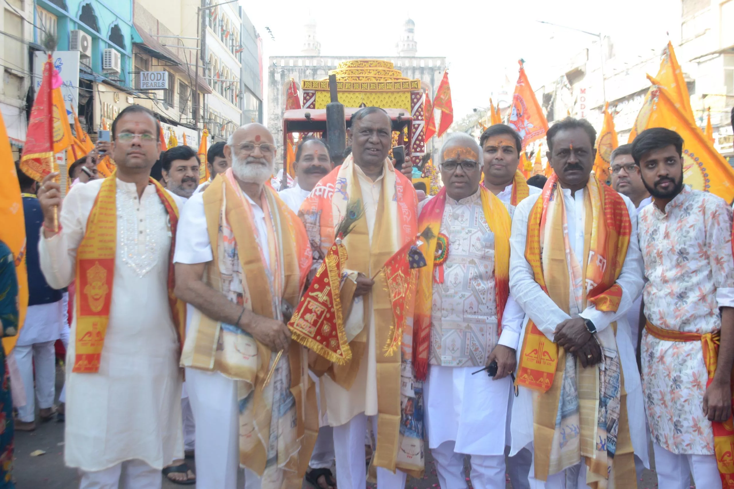 भजनों और निशान के साथ निकली श्री श्याम रथ शोभायात्रा